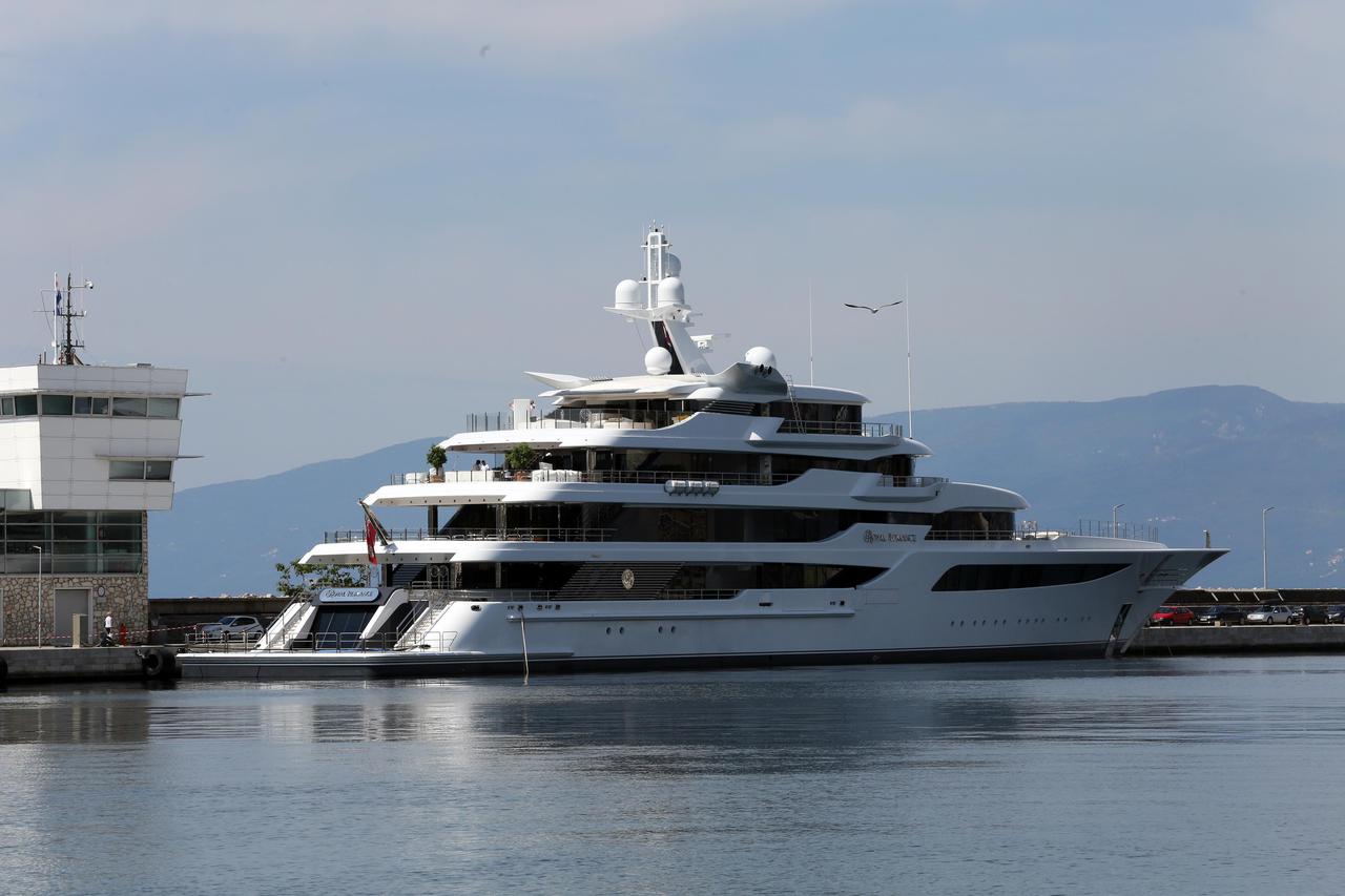 Luksuzna mega jahta "Royal Romance"