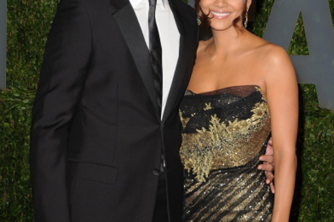 'Vanity Fair Oscar Party 2009 - Los Angeles Halle Berry and Gabriel Aubry at the Vanity Fair Oscar Party 2009 held at the Sunset Tower Hotel in West Hollywood, CA.'