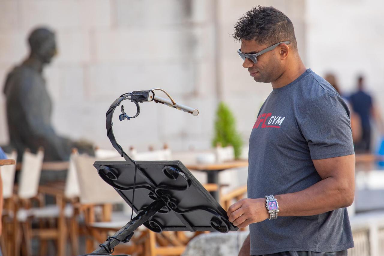 Alistair Overeem s obitelji u šetnji Dubrovnikom