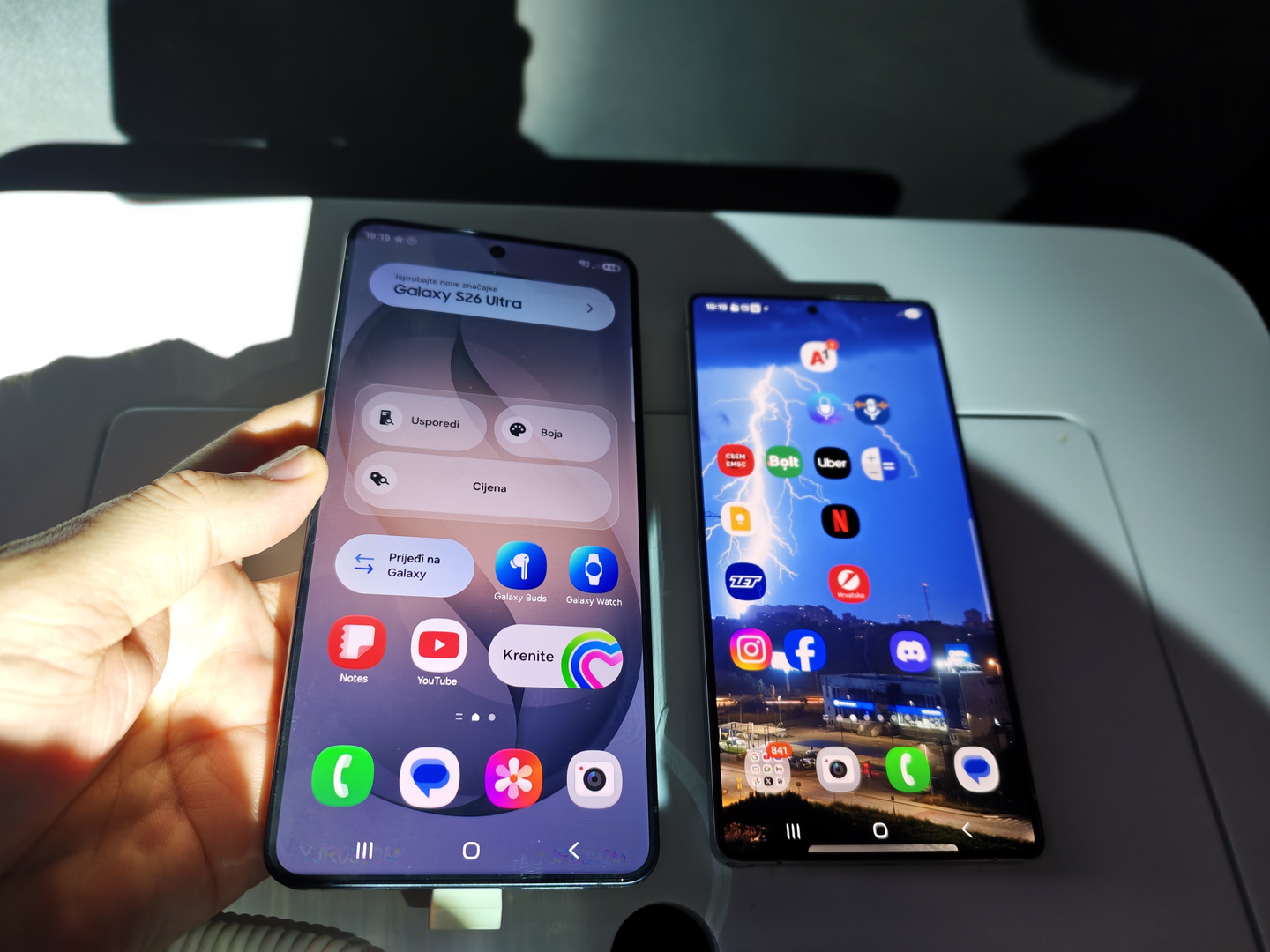 Samsung Galaxy S26 Ultra i usporedno s njom lanjski model Samsung Galaxy S25 Ultra