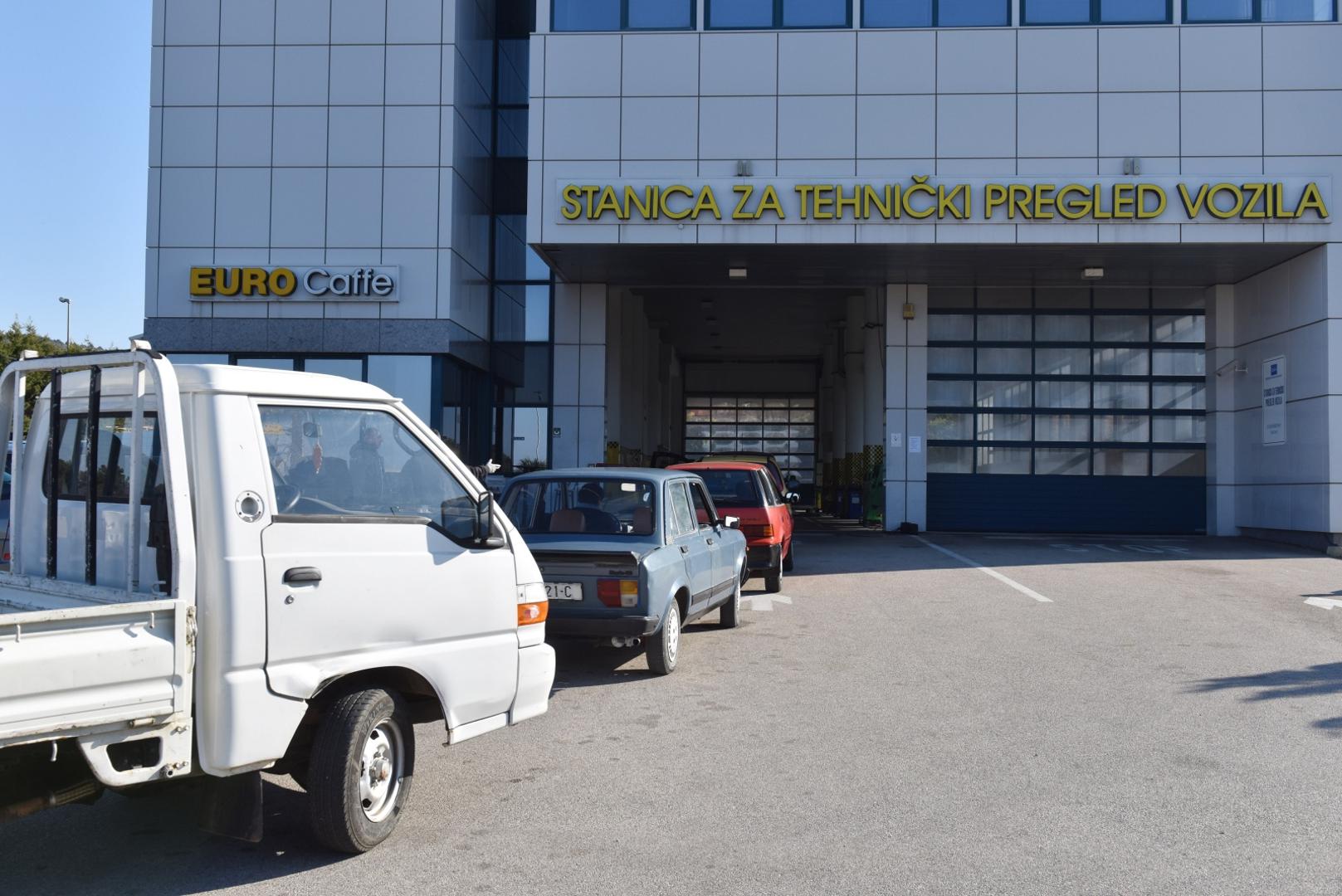 02.04.2020., Sibenik - Uz pridrzavanje mjera stanice za tehnicki pregled vozila rade ne ometano i imaju pune ruke posla.Photo: Hrvoje Jelavic/PIXSELL