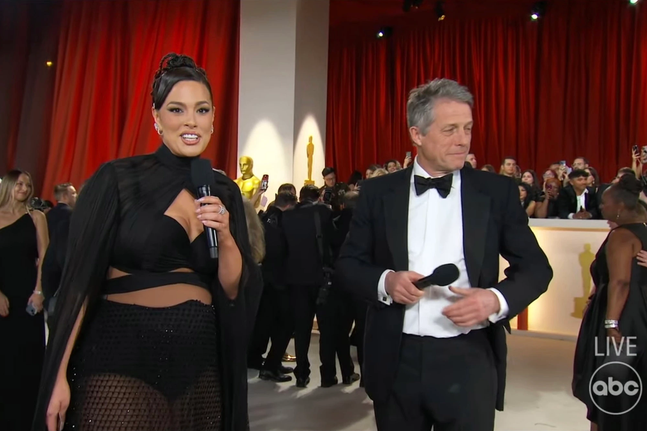 Ashley Graham i Hugh Grant
