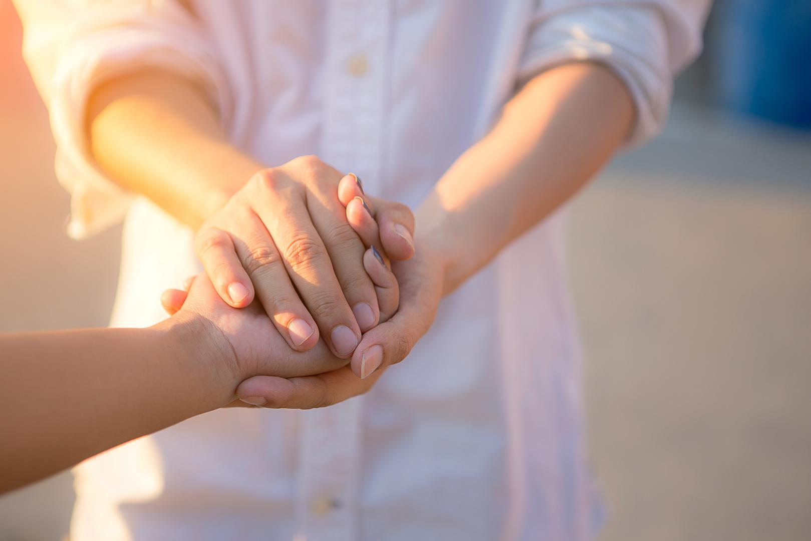 Bik: Kada vam treba netko tko će vas smiriti i istovremeno pomoći pronaći rješenje – obratite se Biku. Kao zemljani znak, Bik ima smirujuću prisutnost i prizeman pristup životu. No njegova praktičnost ne znači hladnoću. “Bik će sagledati vaše okolnosti i iskoristiti sve što je pri ruci da vam pomogne”, kaže Marquardt.