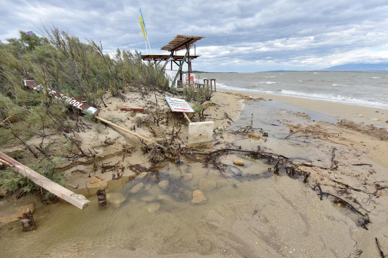 Oštećena plaža u Ninu