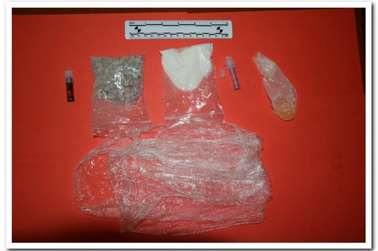 Britanac sletio u Zadar pa mu u rektumu otkrili drogu upakiranu u kondom