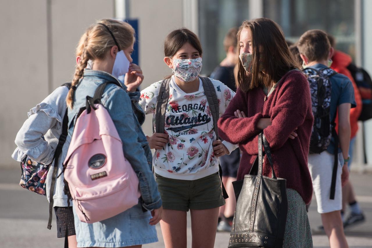 Secondary School Reopens during Covid-19 - Lille