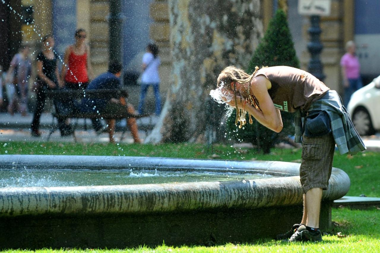 'gradska....zagreb.....10.08.2009.  zrinjevac - voda, vrucina     Photo: Marko Lukunic/Vecernji list'