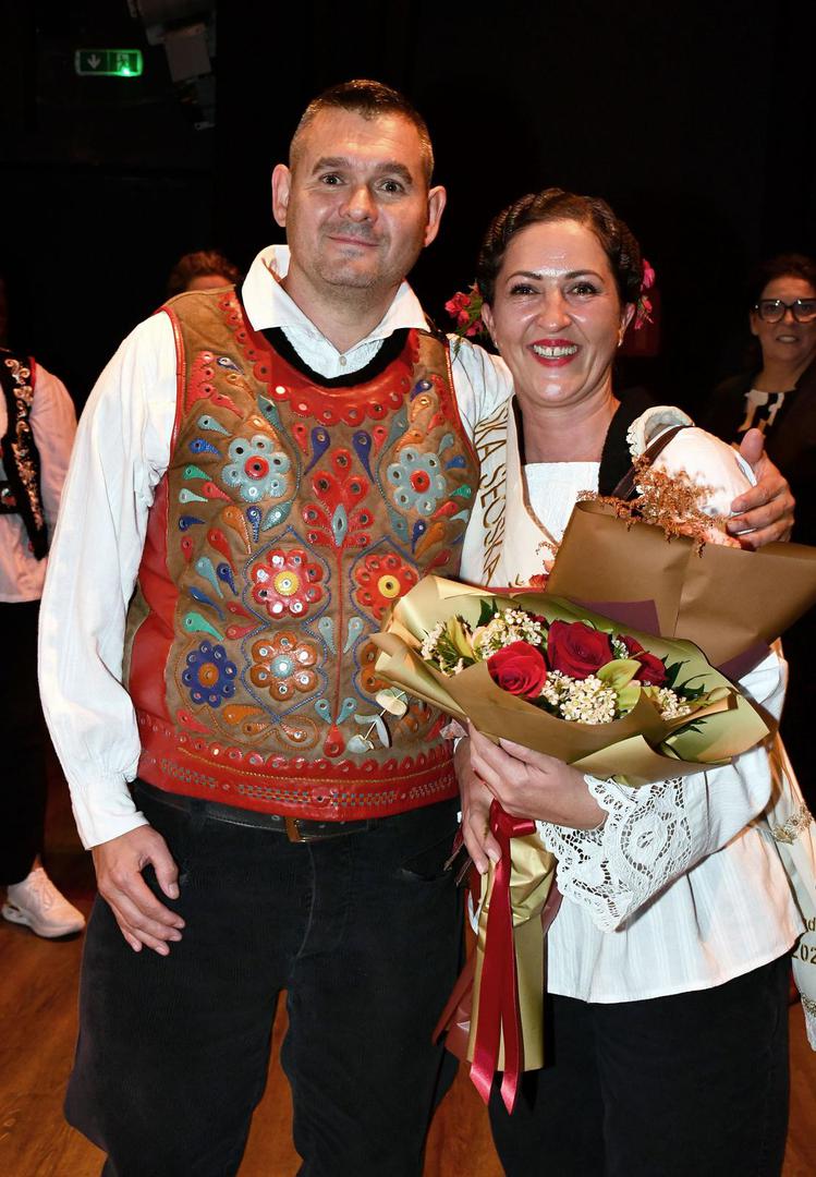 11.10.2025., Nova Gradiska - Aleksandra Zajac, predstavnica Vukovarsko-srijemske zupanije, proglasena je najuzornijom hrvatskom seoskom zenom u 2025. godini. Titulu druge pratilje ponijela je Katica Katusa, a titulu prve pratilj Danijela Jakopovic. Photo: Ivica Galovic/PIXSELL