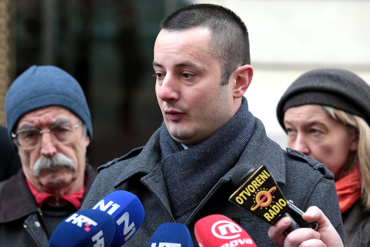 12.02.2015., Zagreb - Inicijativa Svi mi za hrvatsku svih nas,  trazila je na konferenciji za medije odrzanoj ispred Sabora podrsku za usvajanje amandmana kojim bi se zabranilo kandidiranje ratnim zlocincima i korumpiranim politicarima. Zoran Pusic , Drag