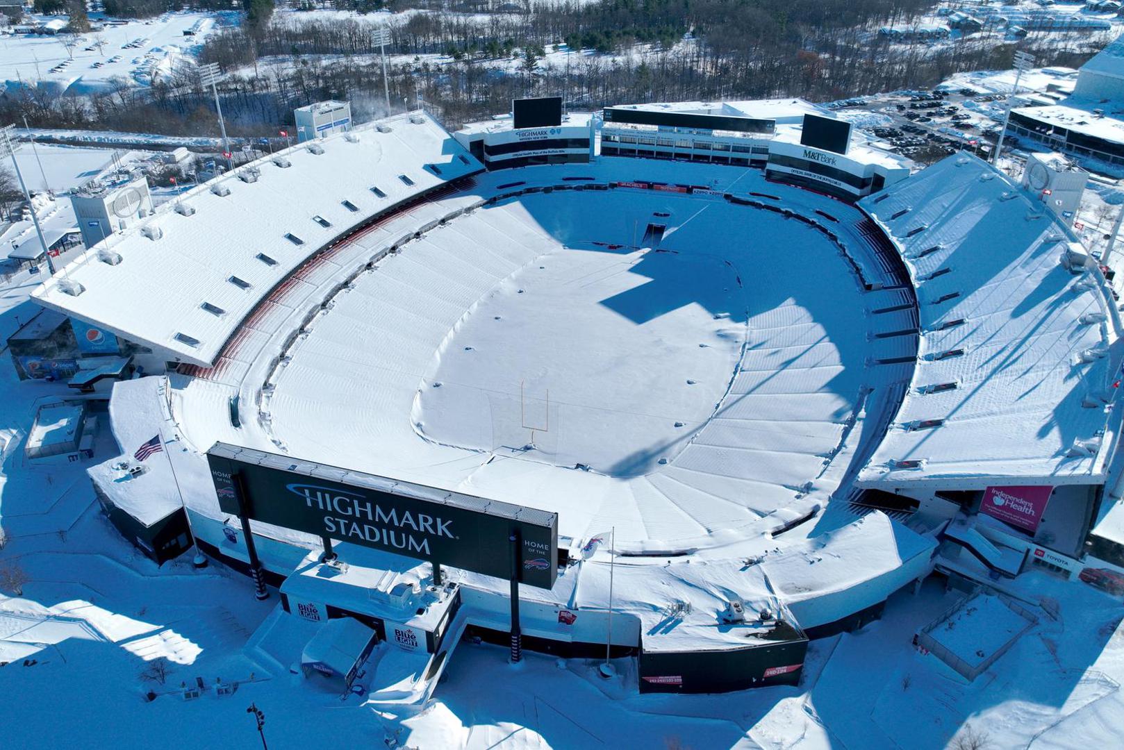 The Buffalo Bills' NFL team's Highmark Stadium is covered in snow after a recent storm in Orchard Park, New York, U.S. November 21, 2022.  REUTERS/Drone Base Photo: DRONE BASE/REUTERS
