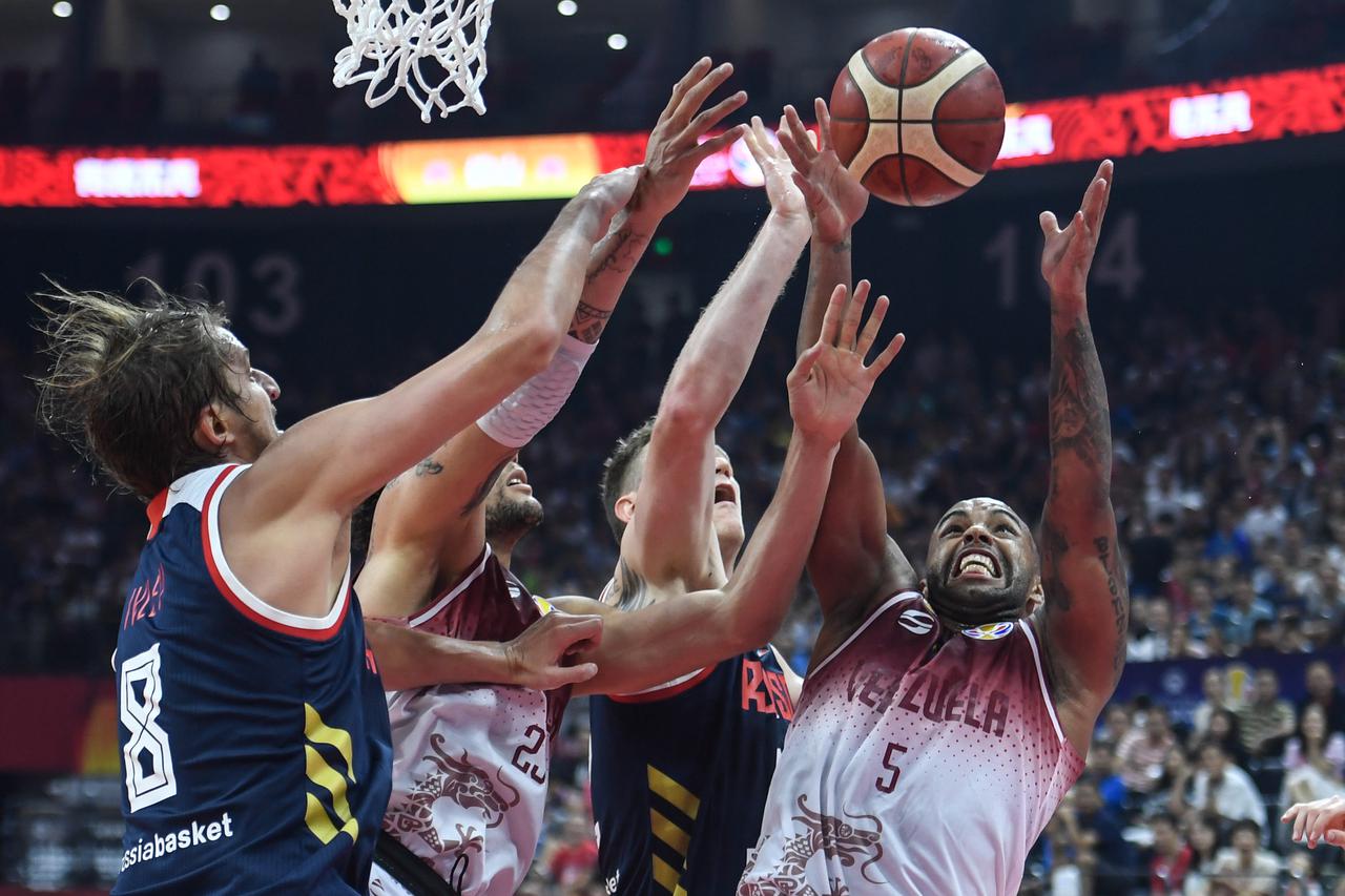 Kina: Svjetsko košarkaško prvenstvo, Rusija pobijedila Venezuelu 69:60