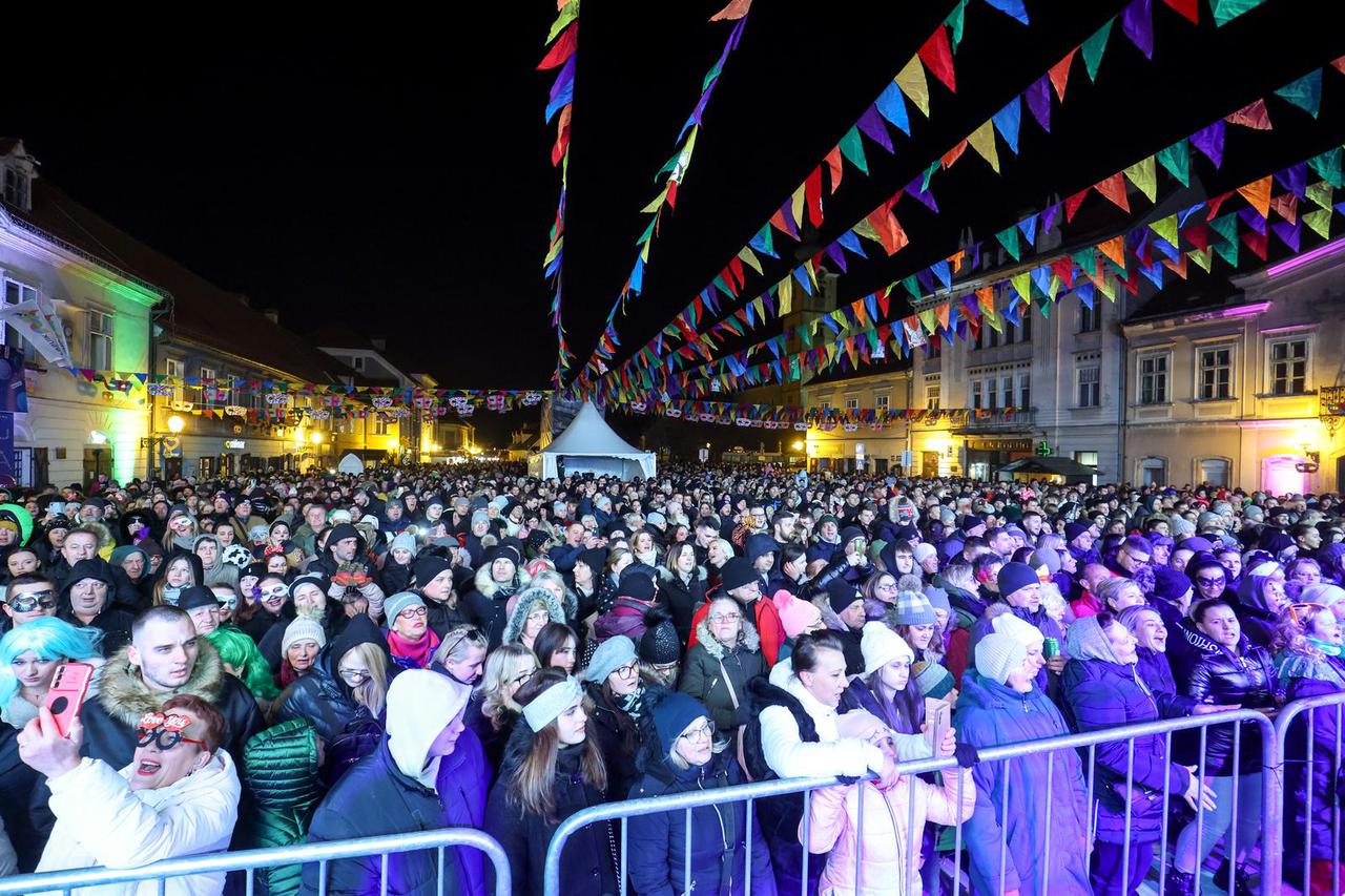 Halid Bešlić nastupa na otvorenju 199. Samoborskog fašnika