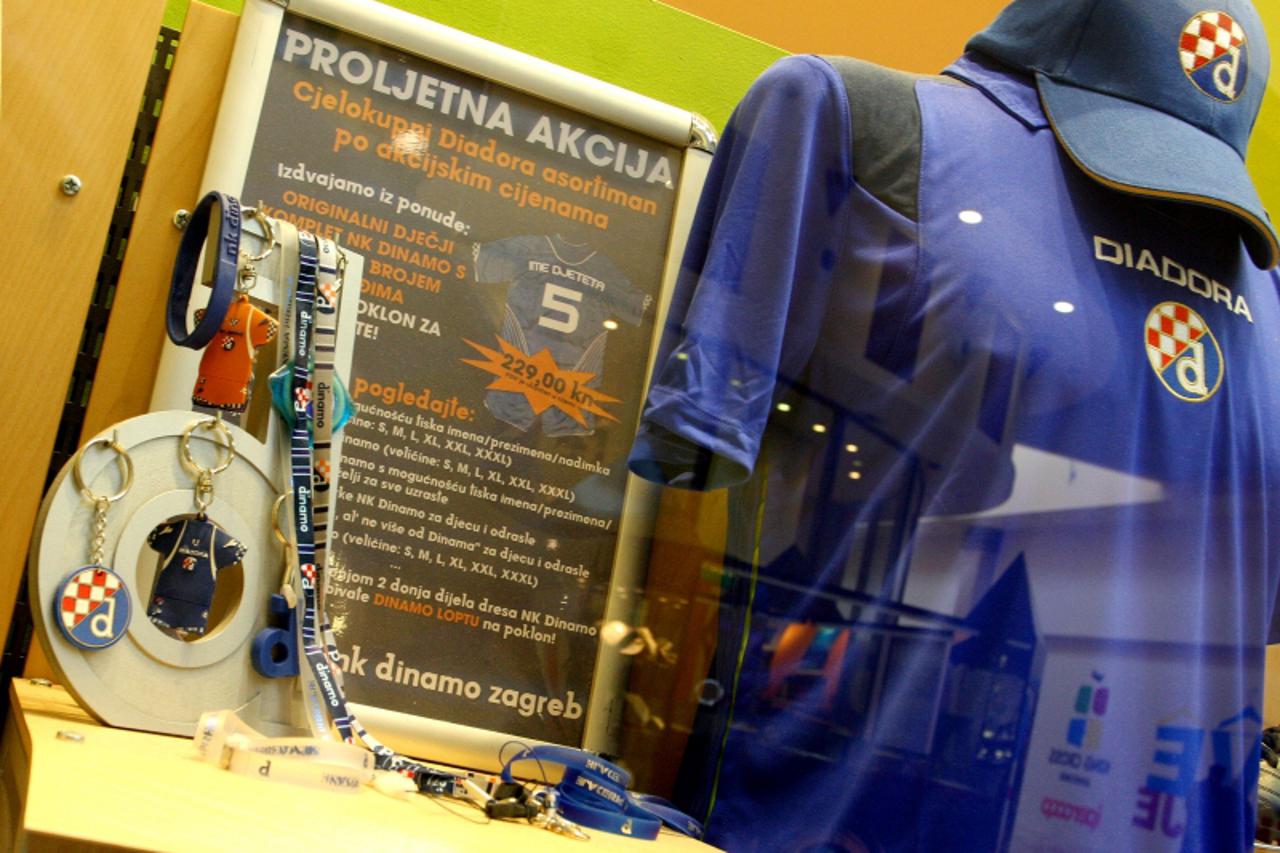 '04.11.2009., zagreb, ducan cisalfa u king cross-u na jankomiru u kojem je dinamov dres sa imenom i brojem naplacen 320 kn umjesto 229 kuna. Photo: Luka Klun/PIXSELL'