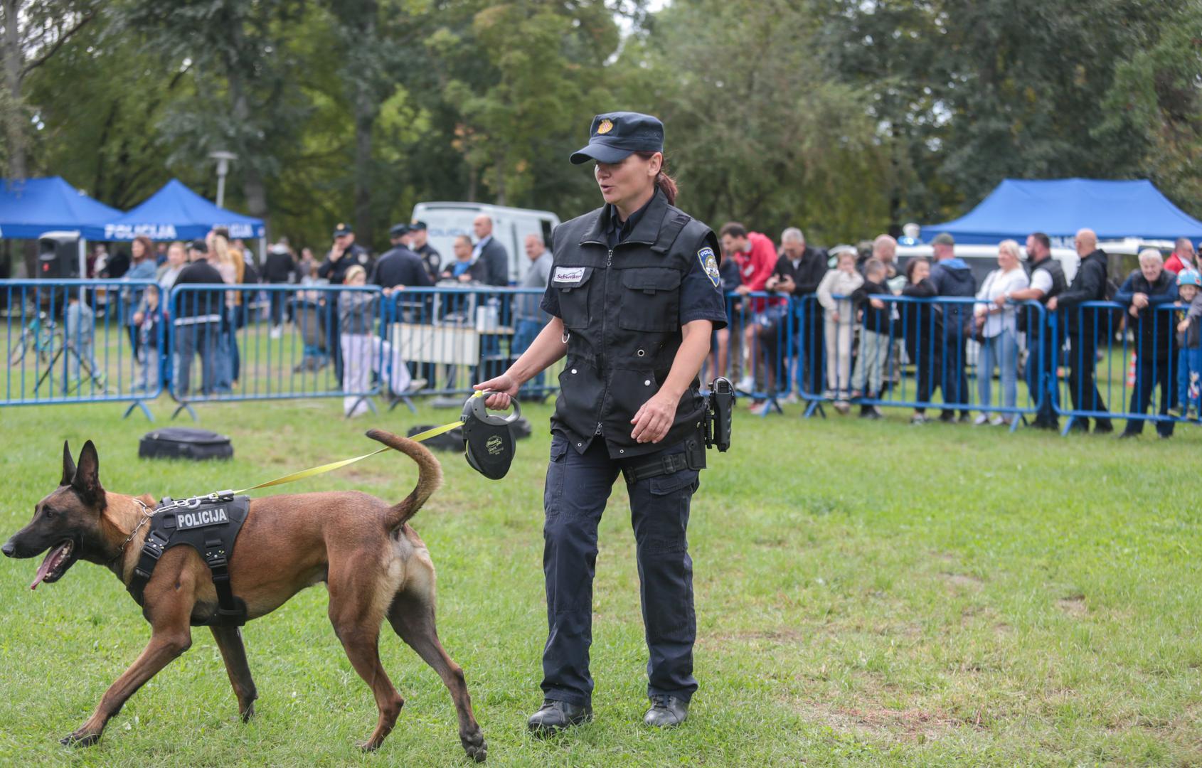 
Najavio je da će u ponedjeljak biti i prigodna svečanost u Lisinskom gdje će govoriti više o tome kako policija stoji danas u smislu razine otkrivanja kaznenih djela, određenih trendova u društvu. 