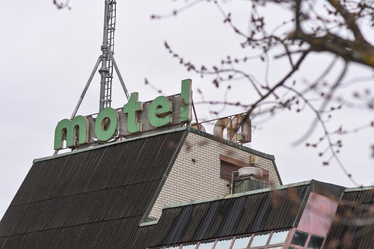 Tučepi: Vatra prodrla u Park prirode Biokovo, zahvatila i ranč, kuće i vozila