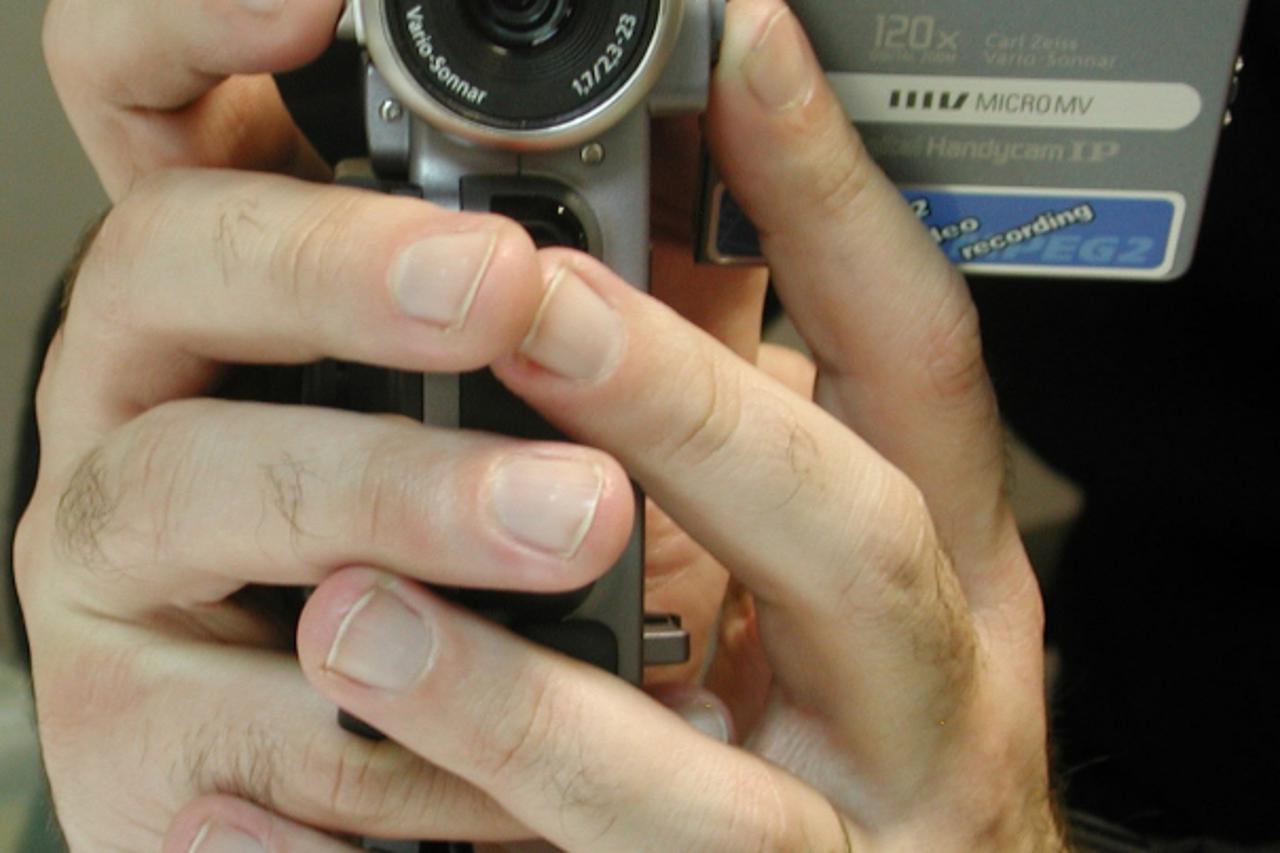 'prikom/ 09. 01. 2002.  kamera-sony dcr-ip5 snimio: zeljko hladika'