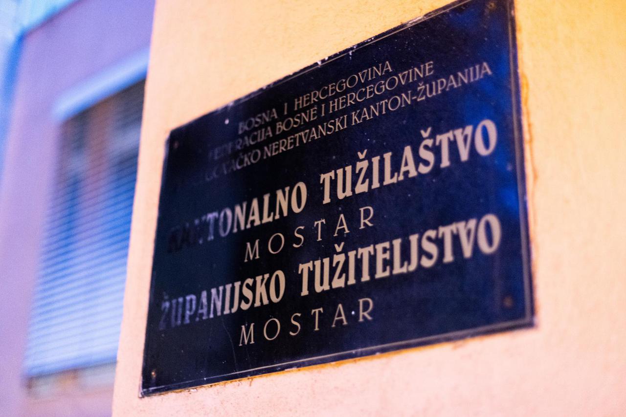 Mostar: Priveden osumnjičeni za krađu kipa Bruce Leeja iz mostarskog parka