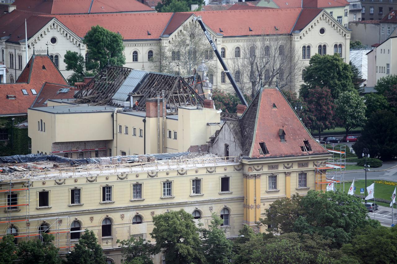 Zagreb: Pogled na krov Muzeja za umjetnost i obrt koji se nadavno urušio