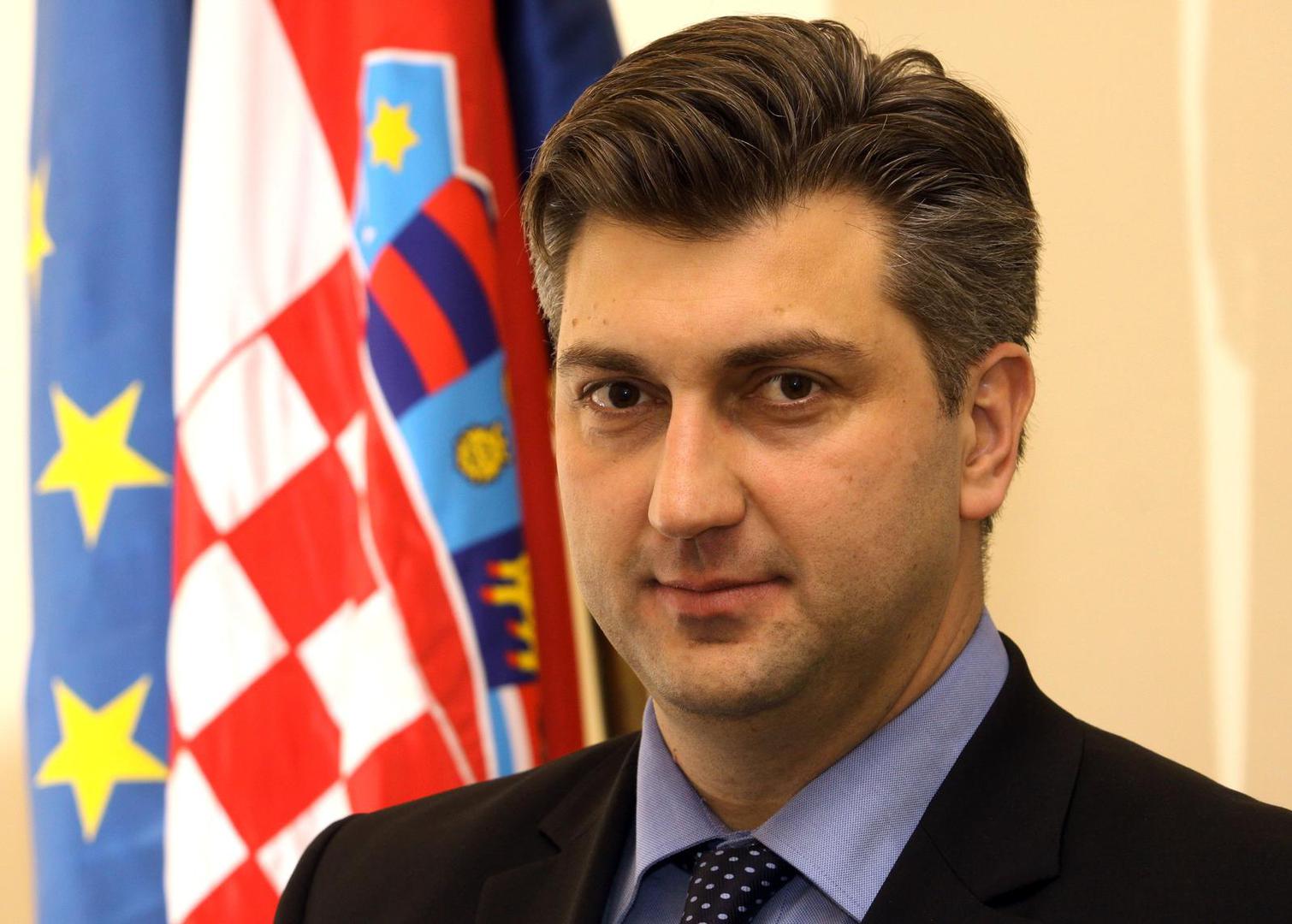 Tijekom života, Andrej Plenković trenirao je plivanje, vaterpolo, košarku... Godine 1993. u Zagrebu je diplomirao pravo, a međunarodno javno i privatno pravo magistrirao je 2002.