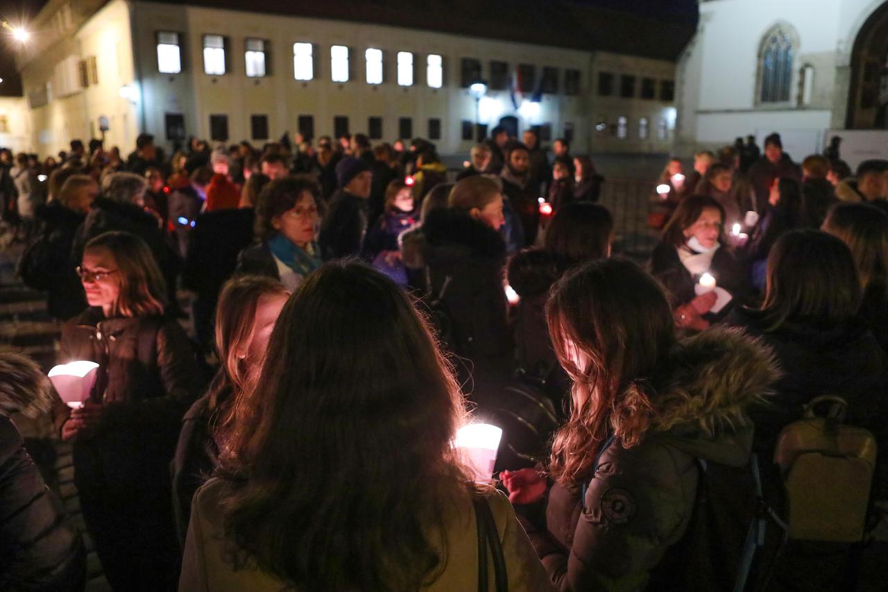 Zagreb: Prosvjed protiv epidemioloških mjera na Trgu svetog Marka
