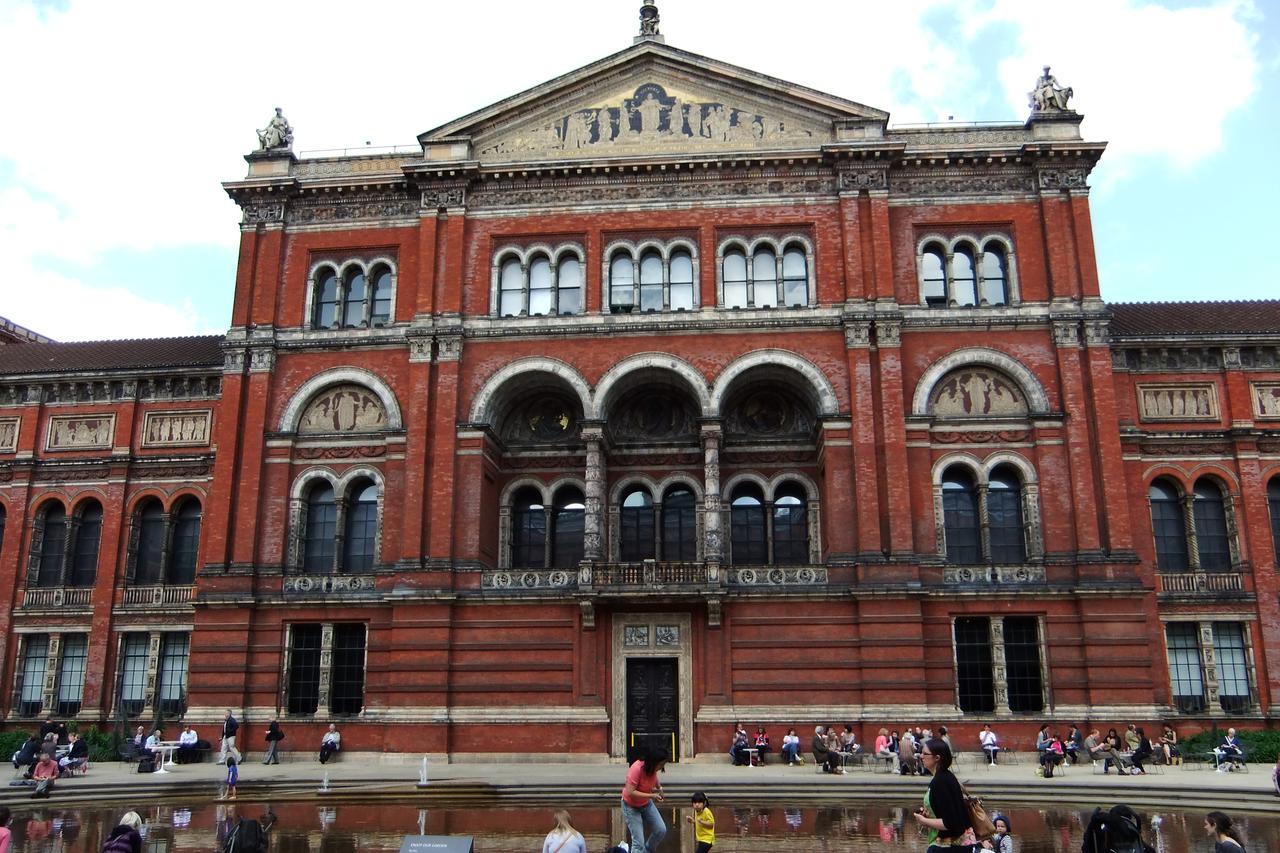  Victoria & Albert Museum