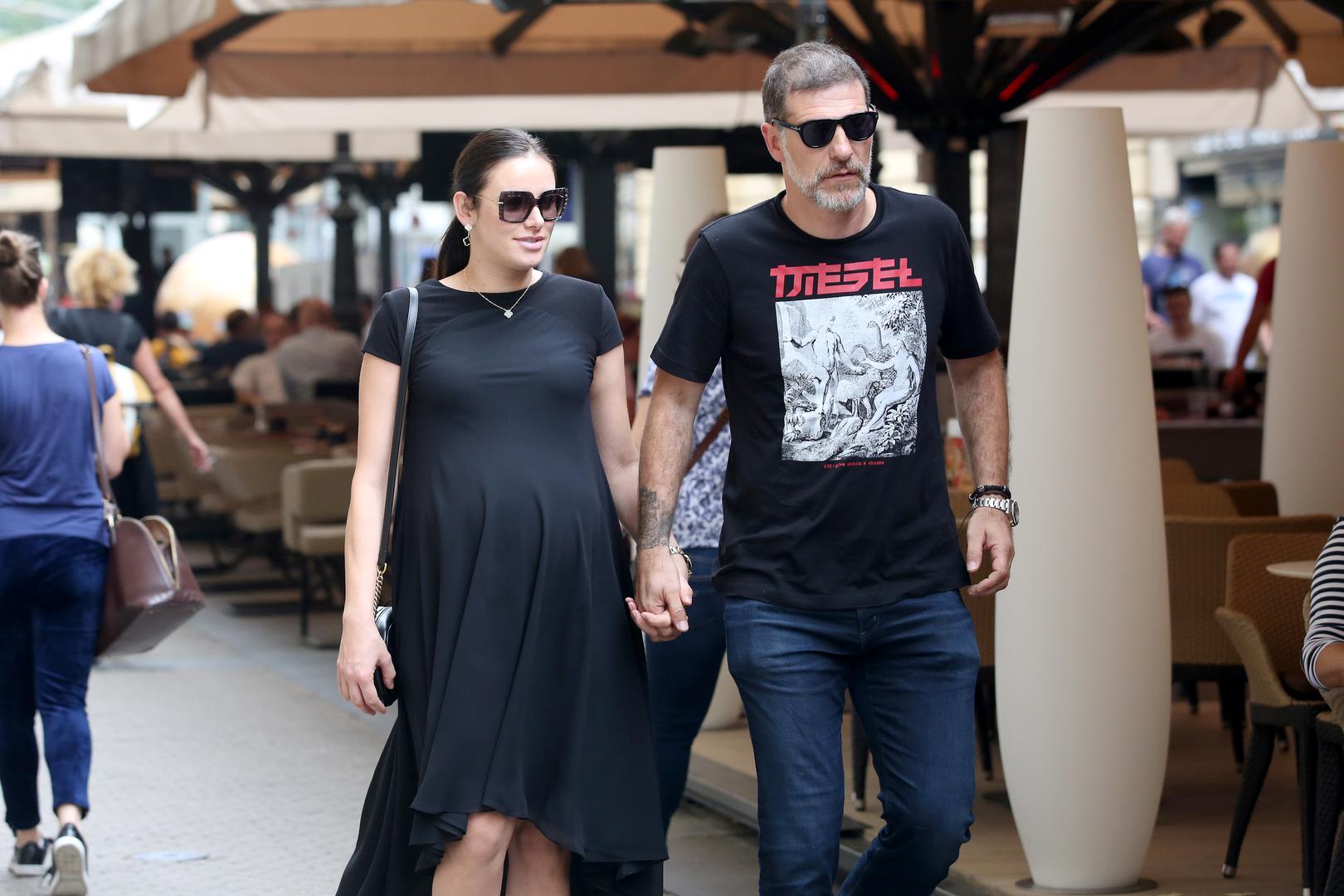 Slaven Bilić i Ivana Đeldum svoju su dugogodišnju ljubav okrunili dolaskom novih članova obitelji. Tijekom godina zajedničkog života, sretni par je dobio čak tri kćeri. Time se broj Bilićeve djece popeo na ukupno pet, što ga čini iznimno ponosnim ocem.