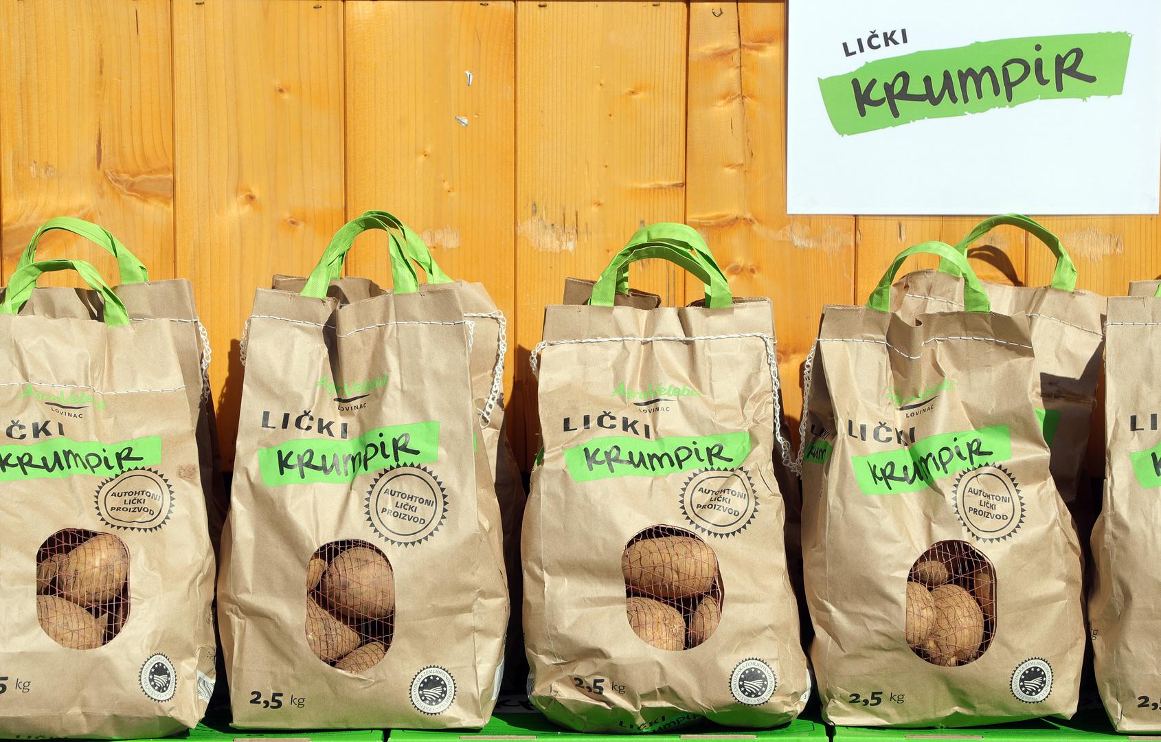 7. Lički krumpir - gomolji karakterističnog izgleda i kulinarskih svojstava. Za proizvodnju se uglavnom koristi sjeme sorti Dessire, Bintje i Viktorija. Karakterizira ih brašnasti okus zbog visokog sadržaja škroba. Područje uzgoja je zemljopisno područje Like.