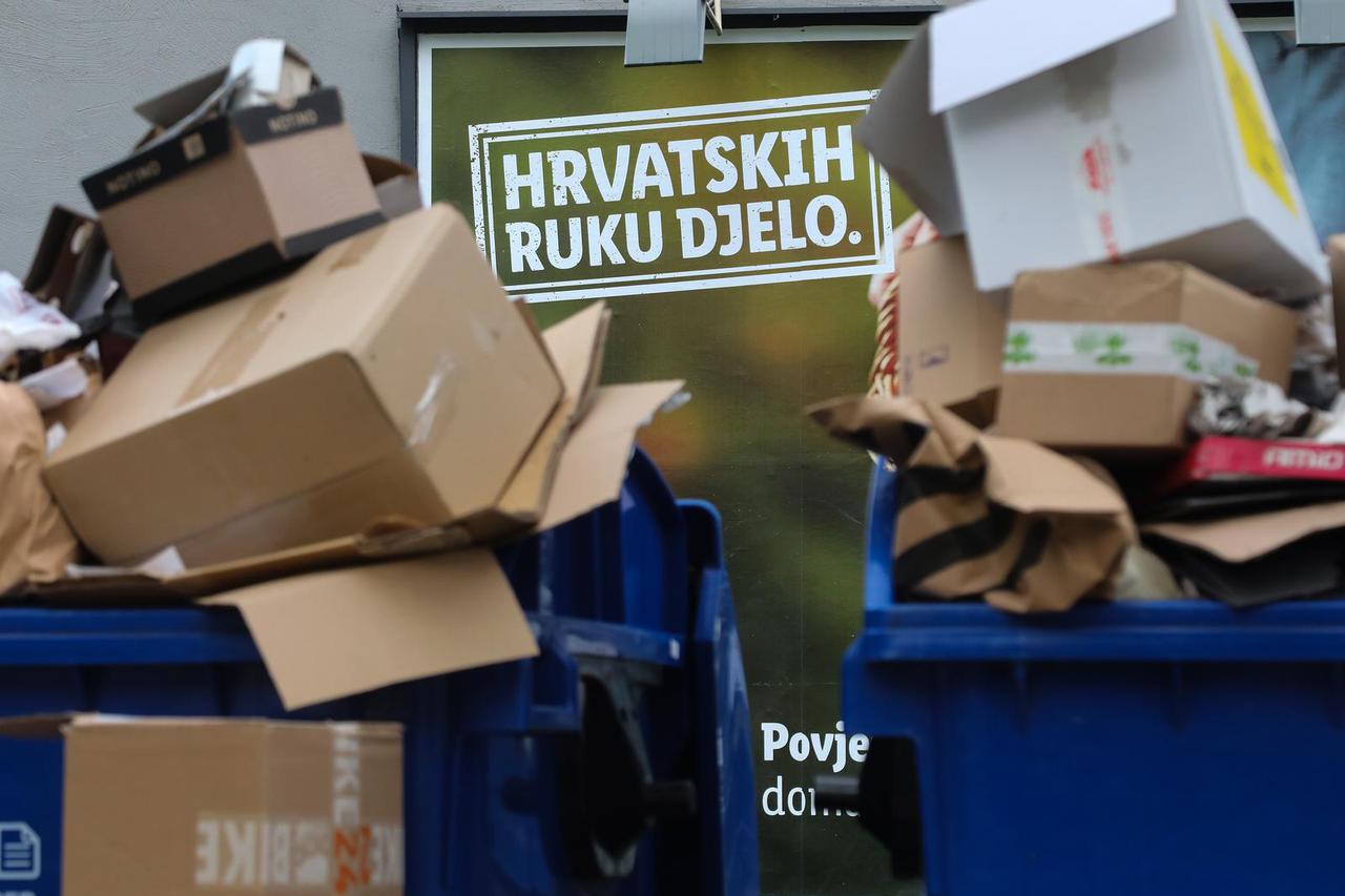 Zagreb: Prenatrpani kontejneri za plastični i papirnati otpad u novozagrebačkim kvartovima