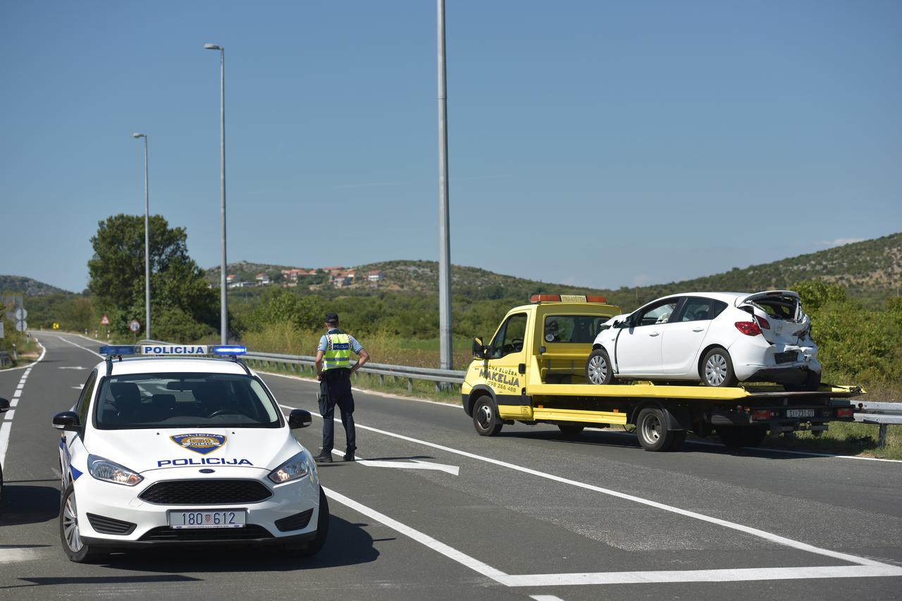 Jedna osoba poginula u prometnoj nesreći u Stankovcima