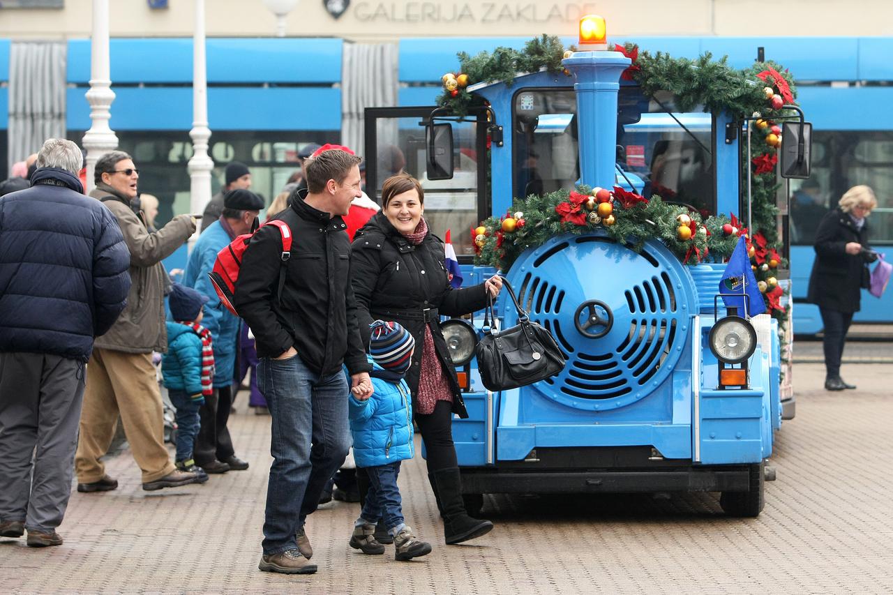 03.01.2015., Zagreb - Velika zainteresitanost gradjana za voznju ZET-ovim turistickim vlakicem.  Photo: Luka Stanzl/PIXSELL
