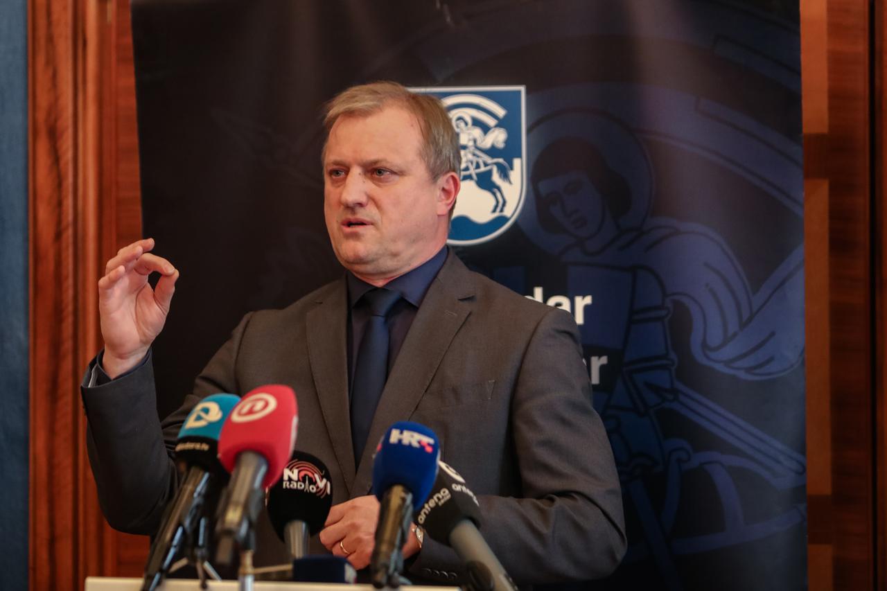 Zadar: Gradonačelnik Branko Dukić održao konferenciju na temu Proračuna s nužnim rashodima i izdacima