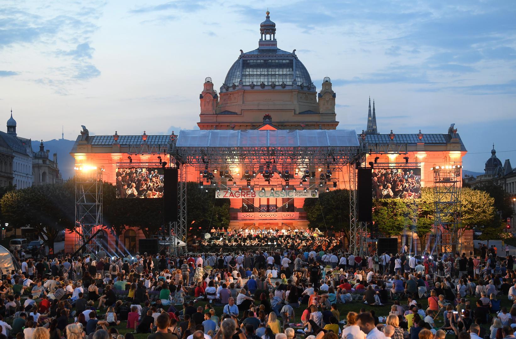 Festival Zagreb Classic traje sve do 9. srpnja kada bogati glazbeni program zatvara Gradsko kazalište Komedija i izvodi "Čarobni Broadway" - Koncert u čast rođendana Nikole Tesle.