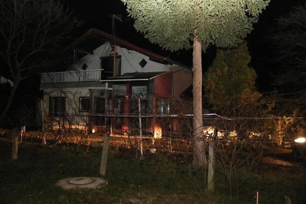 Popovač:a: Muškarac pijan udario ženu sjekirom