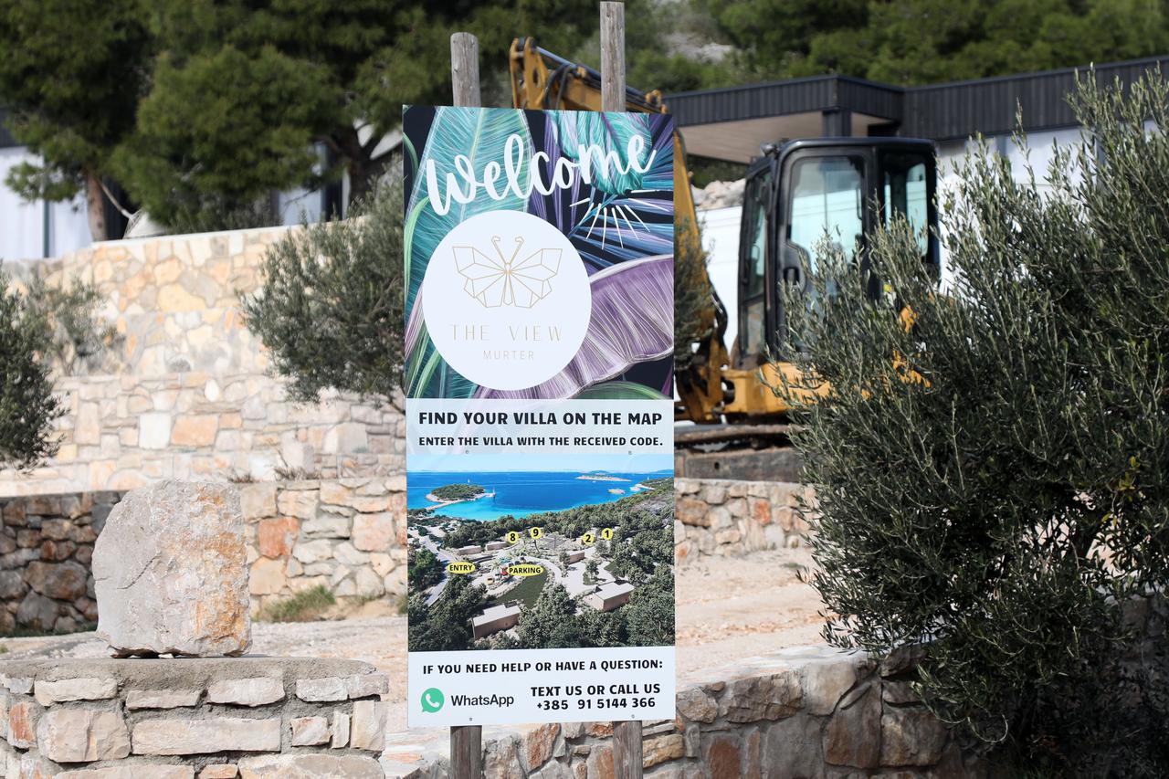 Murter: Počelo rušenje ilegalnog kampa The View
