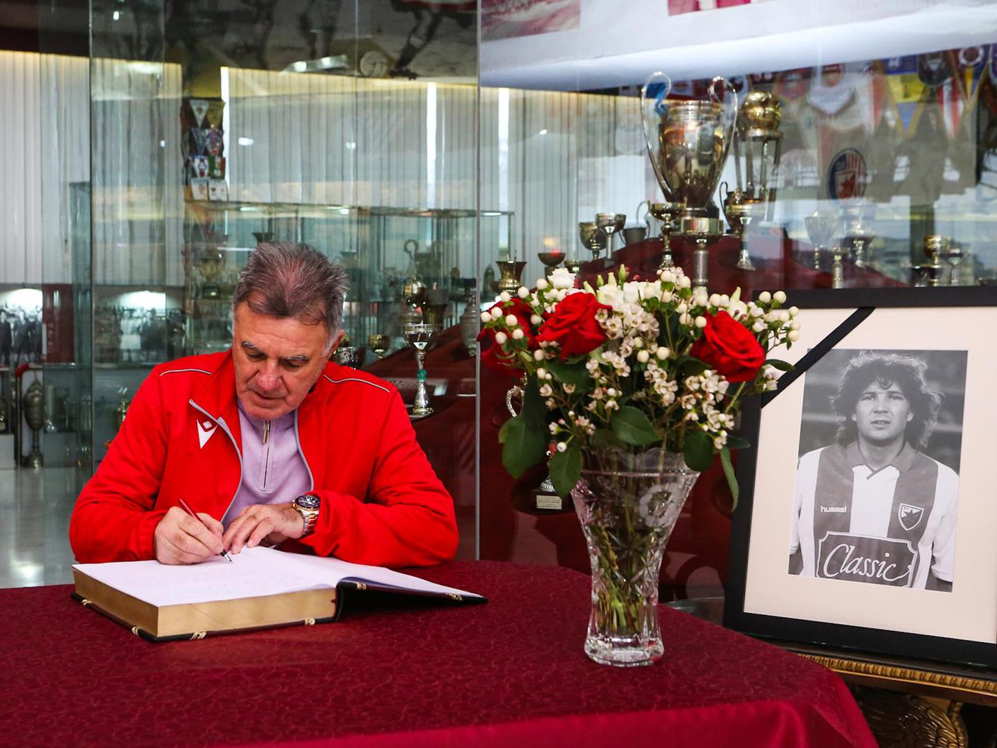 17, December, 2022, Belgrade - The book of mourning on the occasion of the death of Sinisa Mihajlovic was opened in the Red Star FC Museum.  Stanislav Karasi.    17, decembar, 2022, Beograd - Knjiga zalosti povodom smrti Sinise Mihajlovica otvorena je u Muzeju FK Crvena zvezda.     Photo: FK Crvena zvezda/ATAImages/PIXSELL