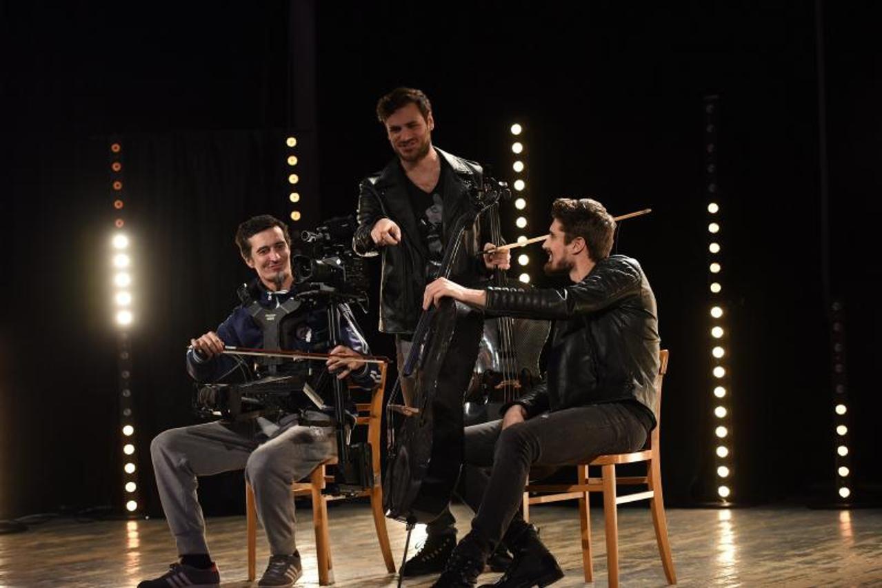 2 Cellos