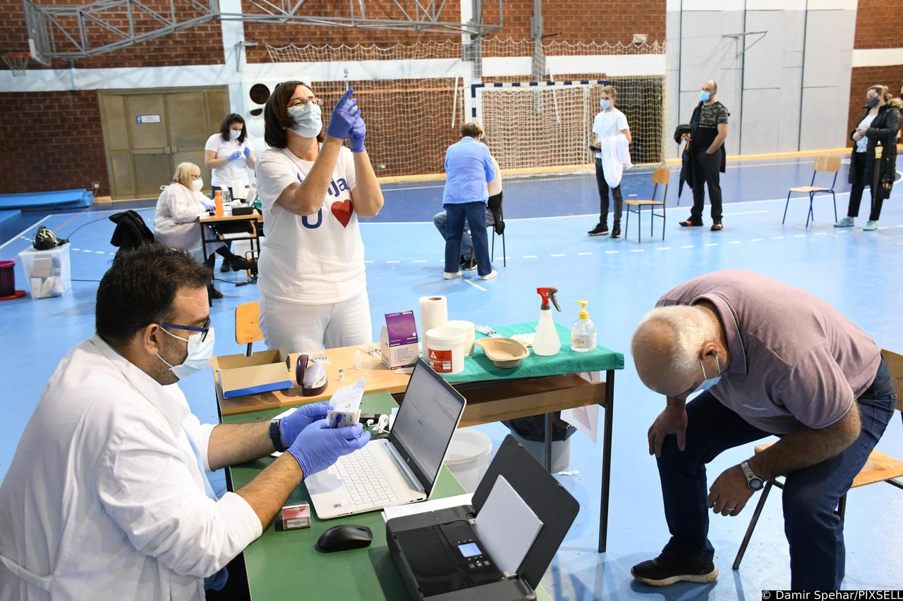 Unatoč kiši Bjelovarčani pohrlili na cijepljenje