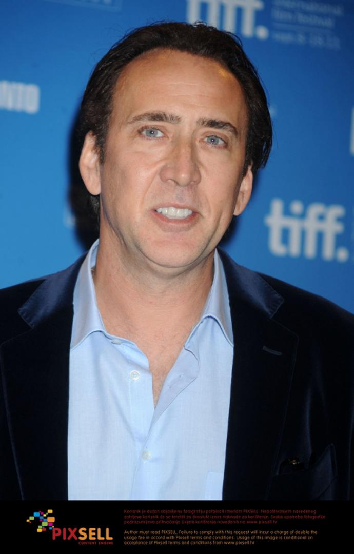NICHOLAS CAGE Ovaj glumac je besmrtan kaže teorija zavjere. Neki njegovi obožavatelji uvjereni su kako je ovo istina jer se glumac desetljećima nije promjenio ni ostario.
