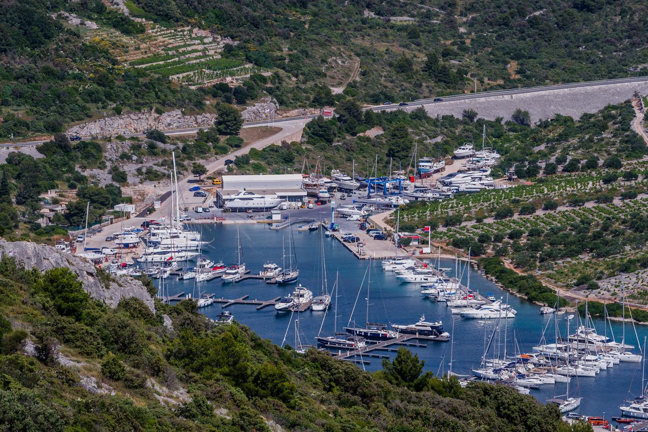 Primošten: Pogled na Marinu Kremik