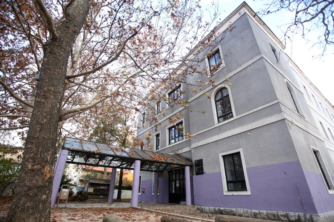 Sinj: Zgrada OŠ fra Pavla Vučkovića i Osnovne glazbene škole Jakova Gotovca