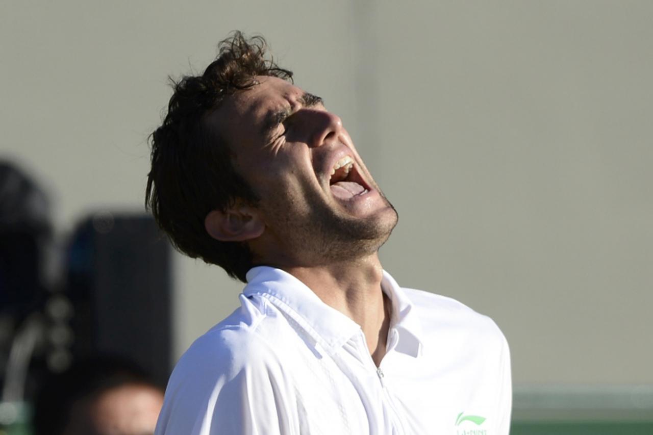 'Marin Cilic of Croatia reacts during his men\'s singles tennis match against Sam Querrey of the U.S. at the Wimbledon tennis championships in London June 30, 2012.         REUTERS/Dylan Martinez (BRI