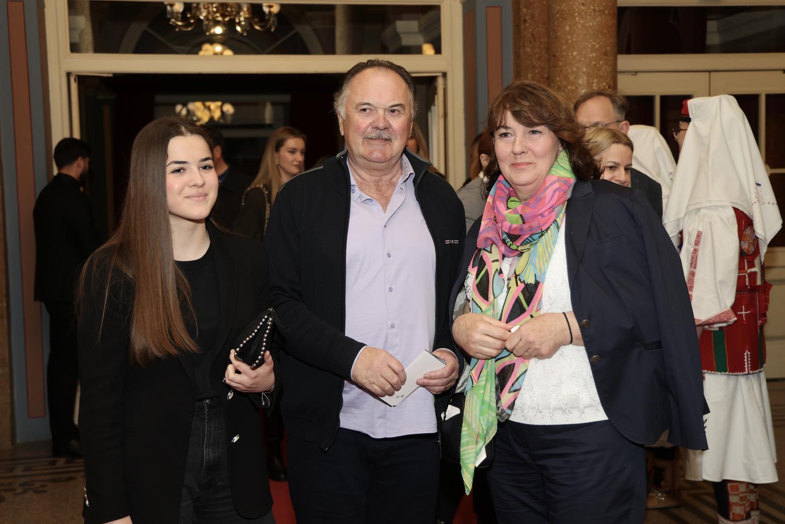 Glumac Filip Radoš s obitelji