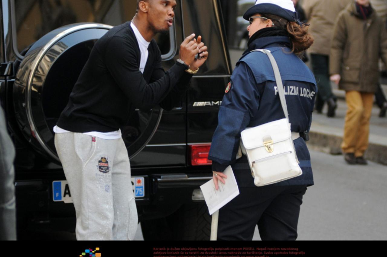'EXCLUSIVE ALL-ROUND PICTURES - WORLD RIGHTS: EXCEPT ITALY, USA, GERMANY,AUSTRIA, SWITZERLAND, FRANCE, SPAIN AND PORTUGAL  Samuel Eto\'o pleads with a police woman not to fine him for a traffic violat