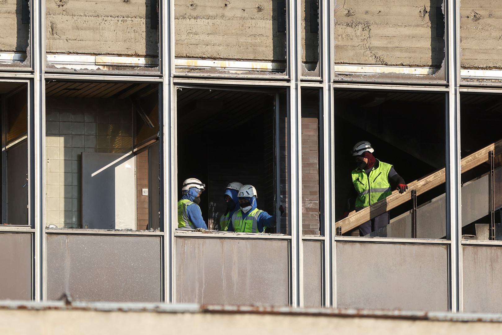 Tvrtka EURCO počela je s pripremama za uklanjanje Vjesnika, a rok za završetak radova je 19. svibnja.