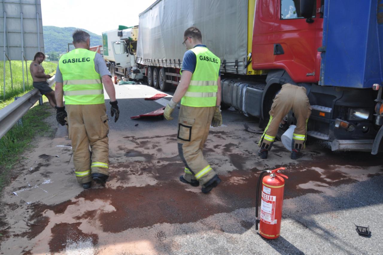 Slovenija sudar kamioni (1)