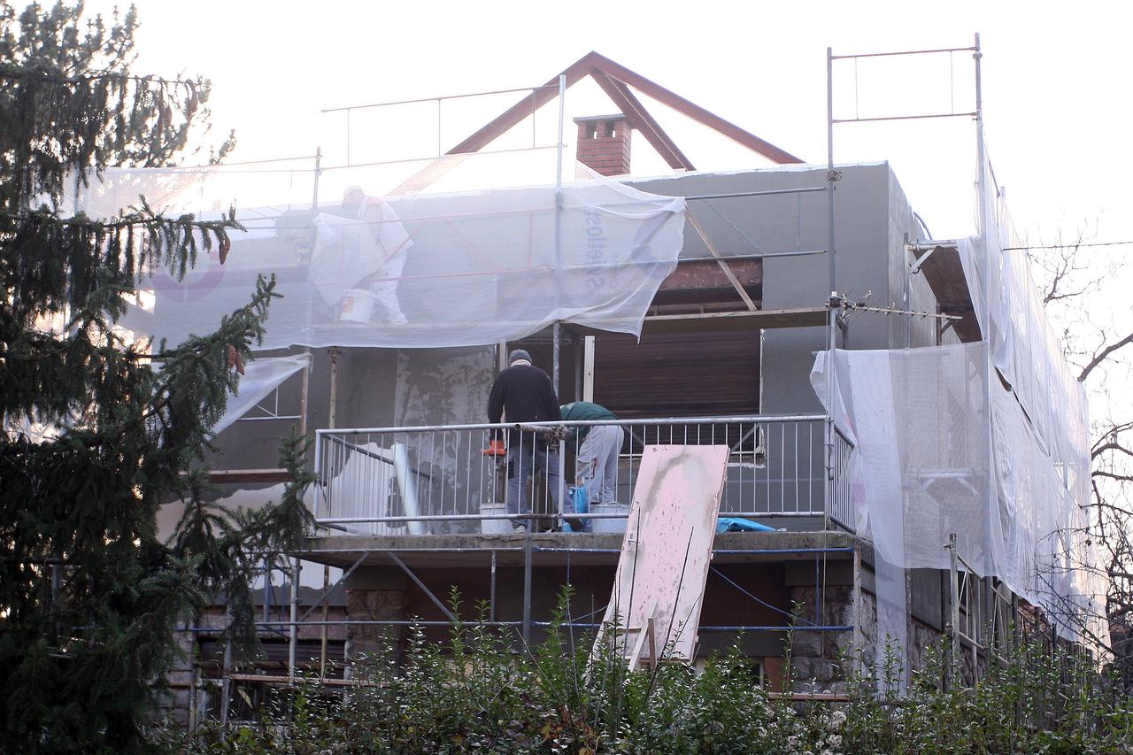 05.12.2013., Zagreb - Radovi na fasadi kuce u ulici Horvatovac 41 koja je navodno u vlasnistvu Milana Popovica Photo: Borna Filic/PIXSELL