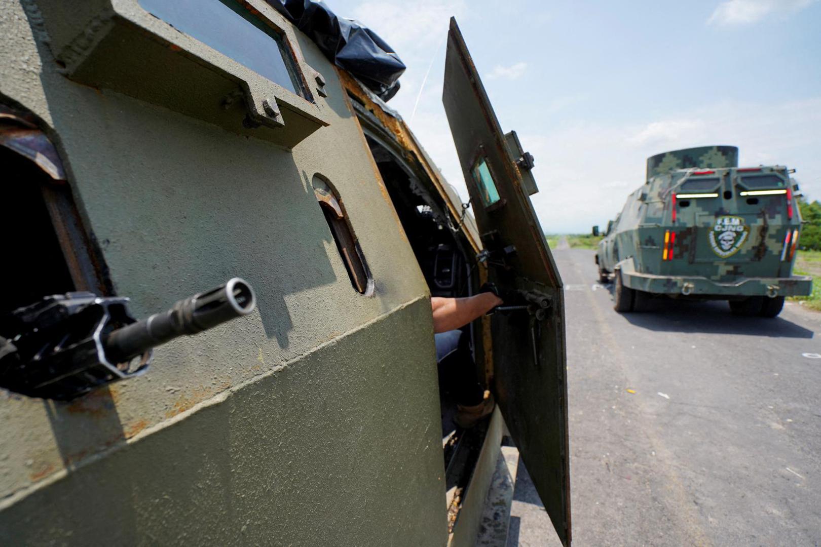 Meksičko ministarstvo obrane priopćilo je da je operaciju hvatanja El Mencha izvela meksička vojska, uz podršku Nacionalne garde i zračnih snaga. Sheinbaum je potvrdila u ponedjeljak da "američke snage nisu bile uključene u operaciju", ali da je "bilo puno razmjene informacija".

