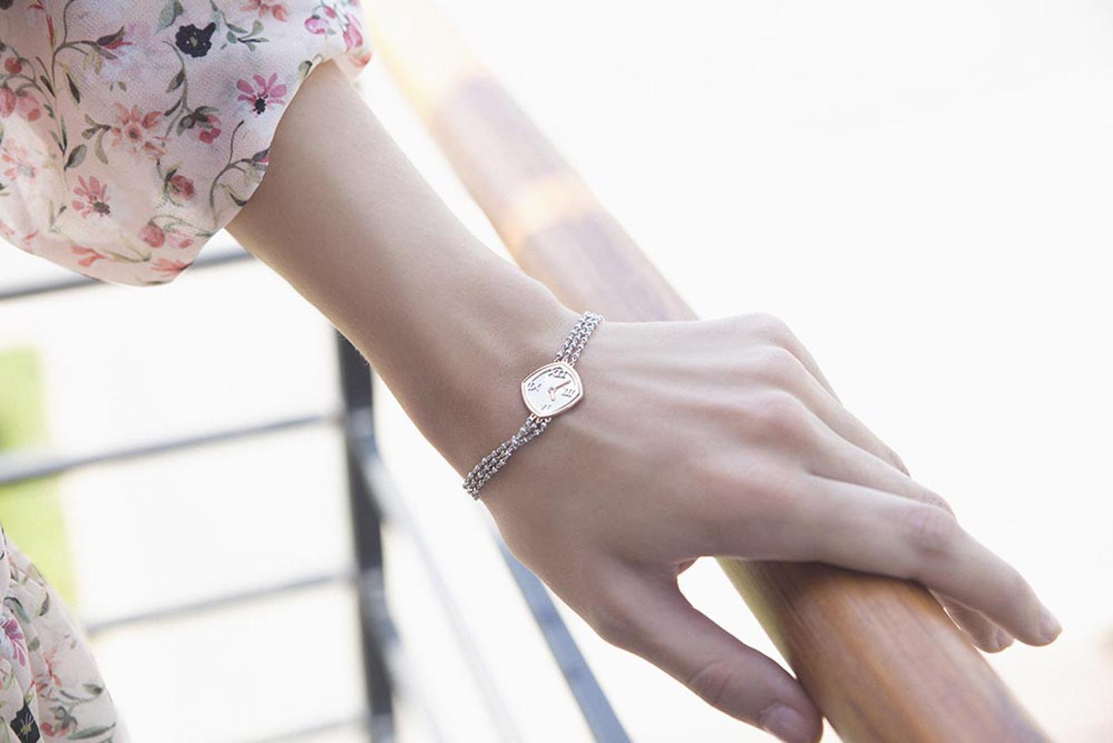 Srebrna narukvica sa sedefom i crvenom pozlatom, Zaks, redovna cijena 790 KN_sad 395,00kn