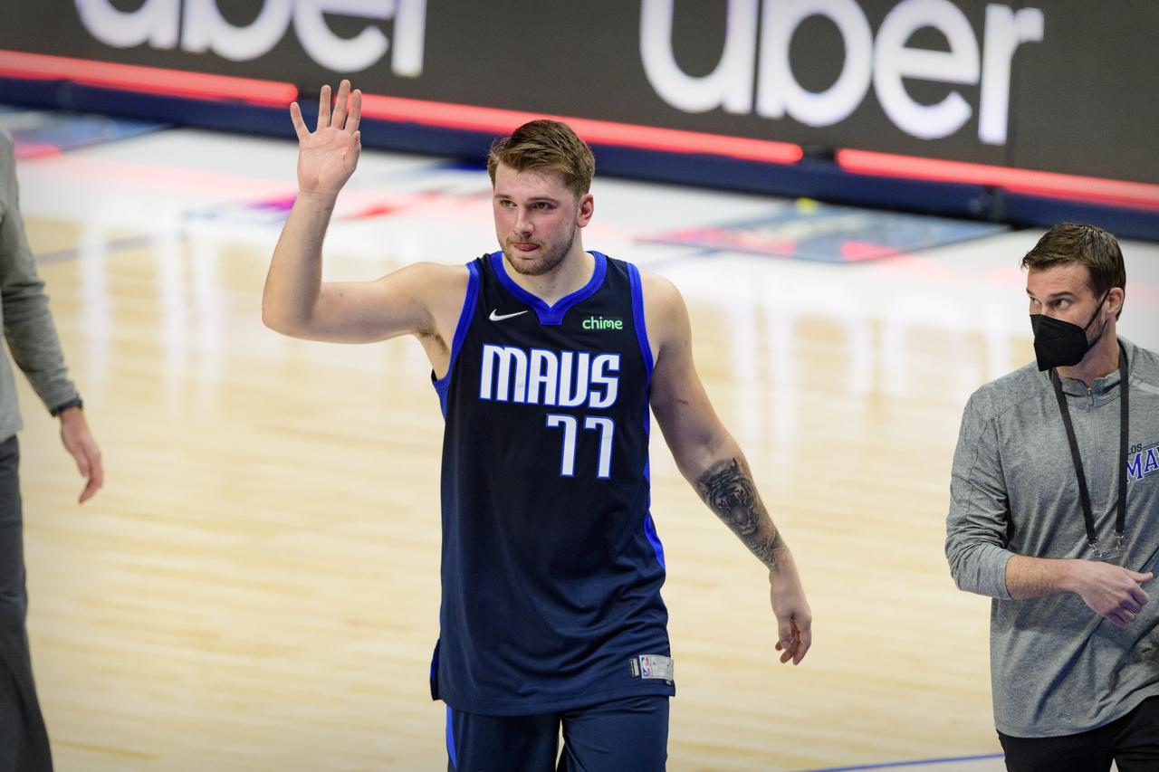 NBA: San Antonio Spurs at Dallas Mavericks