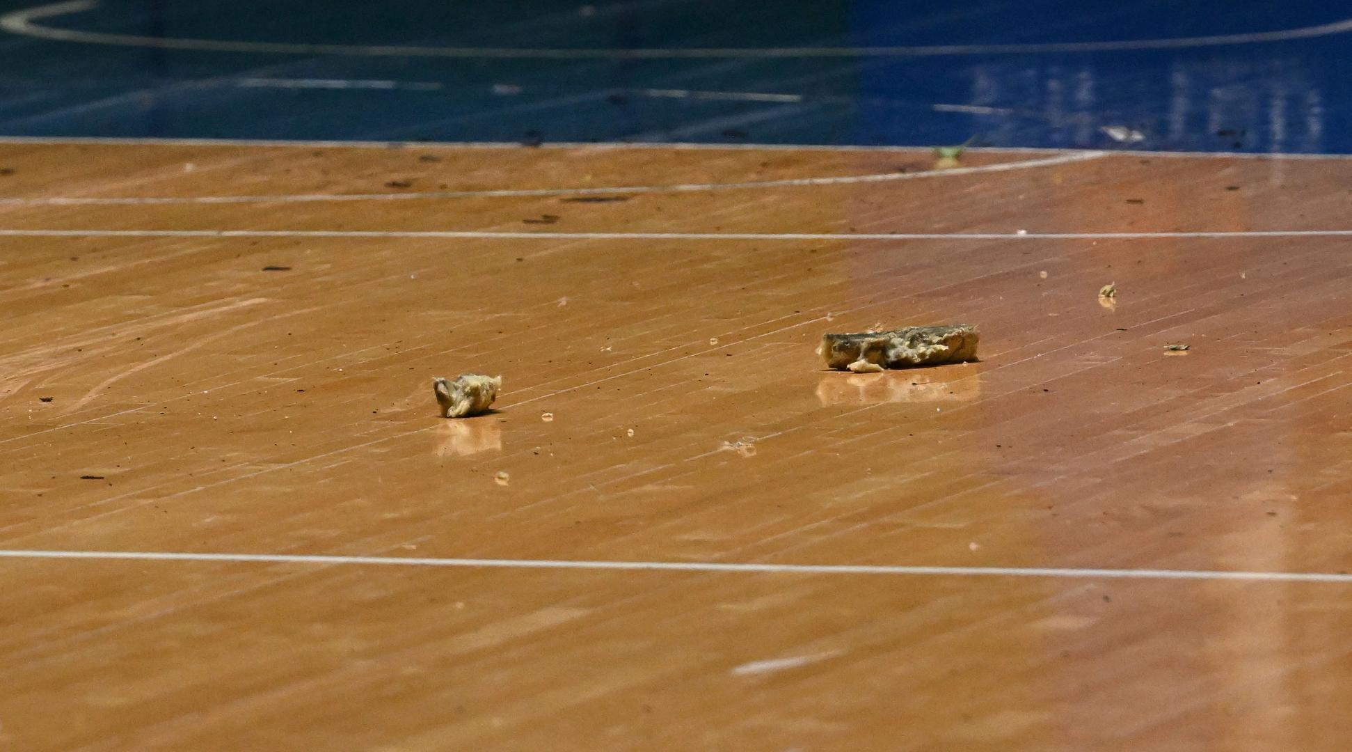 Kupola se pomaknula i prokišnjava, a na nekim dijelovima je i pukla. Dok se vrijeme ne smiri, ne možemo pristupiti krovu ni utvrditi razmjere štete – kažu iz kluba.